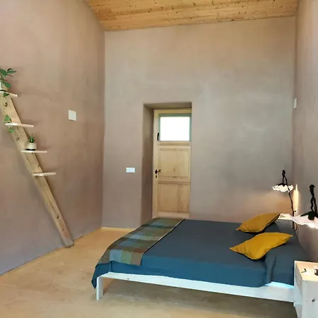 Mas La Llum, La Casa De Palla